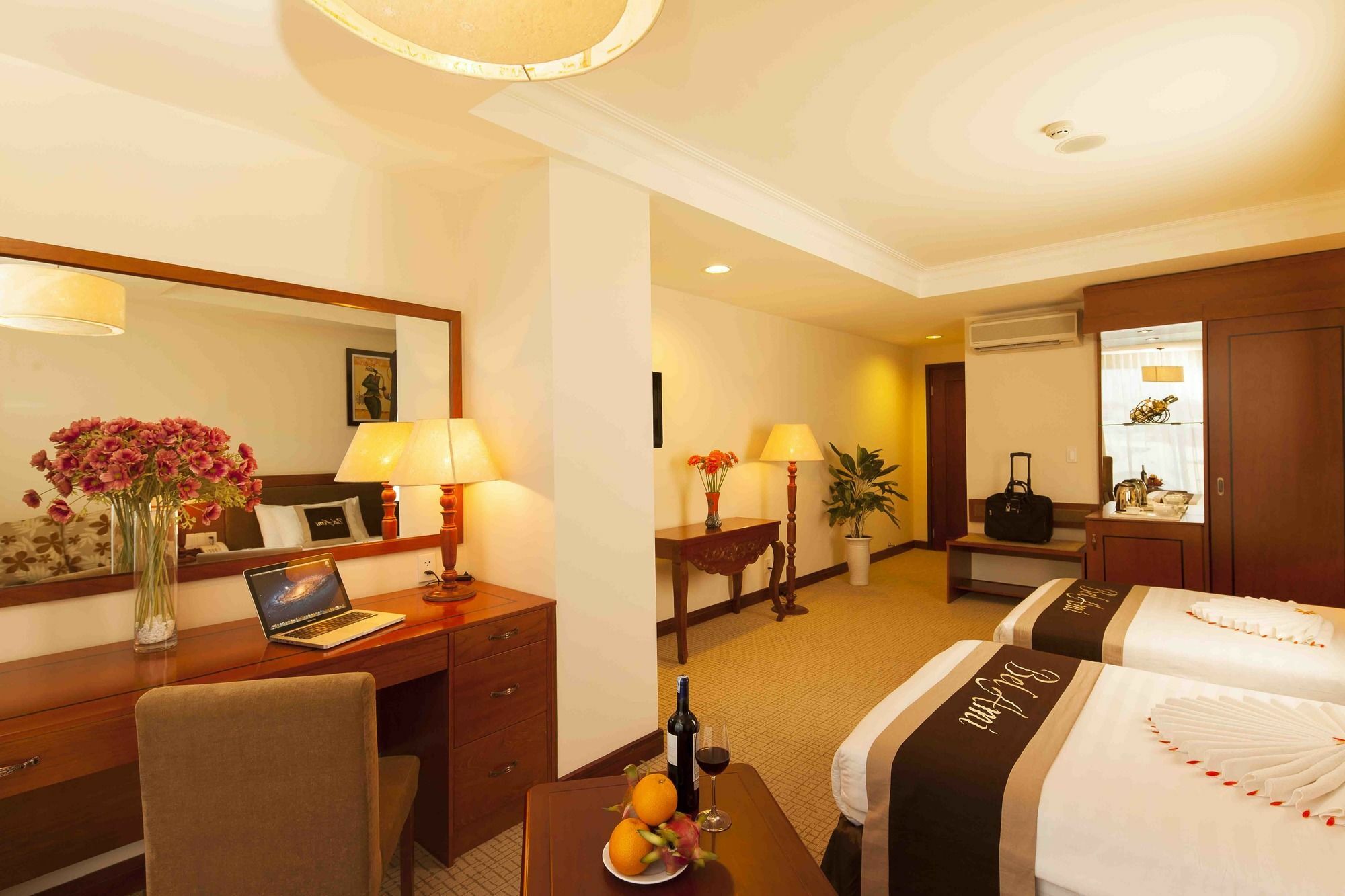 Ttc Hotel - Tan Binh Ho Chi Minh-stad Buitenkant foto